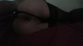 Alessia si masturba il culo