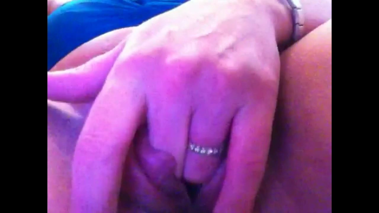 Alla troia piace toccarsi per me