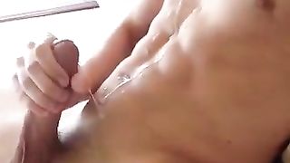 Bella sborrata di un bel ragazzo