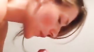 Bel servizietto a un cazzo grosso