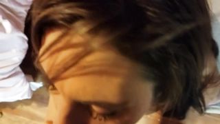 Pompino con una tetta nuda