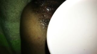 Troia nera masturbata con un dildo