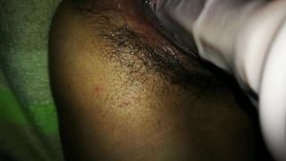 Troia nera masturbata con un dildo