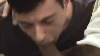 Scopato in gola dal papà