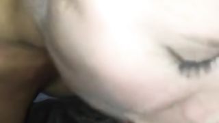 Melissa da Brescia mi succhia l'uccello senza sosta