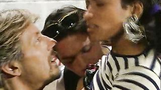 Video porno - scopata in un garage