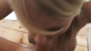 Calda stripper bionda