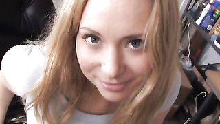 Anteprima del video: Video porno - tettona pompinara POV