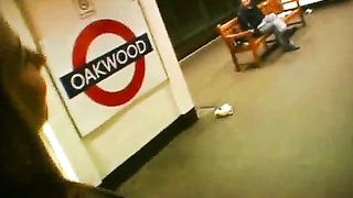 Sesso voyeur in metropolitana