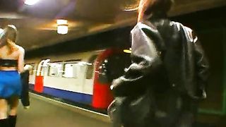 Sesso voyeur in metropolitana