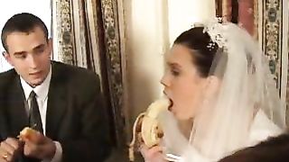 Anteprima del video: Ragazza giovanissima adora i cazzi enormi