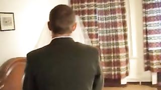 Ragazza giovanissima adora i cazzi enormi