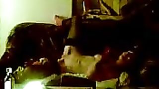 Uomo porco invita amica bionda per sesso a casa sua