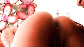 Lesbiche nere si leccano il culo