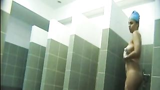 Telecamera nascosta in una doccia di una palestra russa