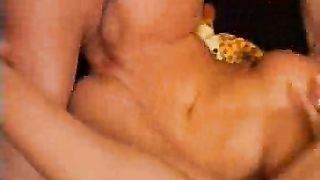 Giovane troia bruna scopata da cinquantenne