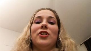 Due milf fanno ballare le loro tette big