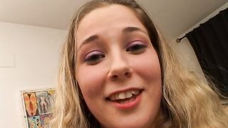 Due milf fanno ballare le loro tette big