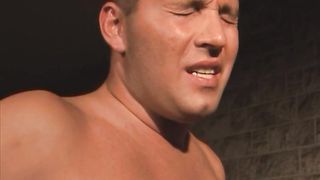 Troia bionda lesbica scopata con la lingua