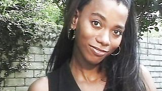 Anteprima del video: Studentessa ebony fottuta