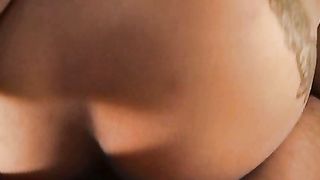 Ragazza incinta fa pompino POV