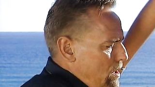 Scopata sotto il sole