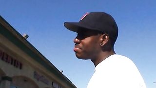 Sesso interrazziale con MILF bionda