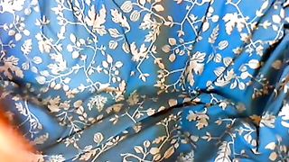 Anteprima del video: Sexy spogliarellista mostra fica depilata