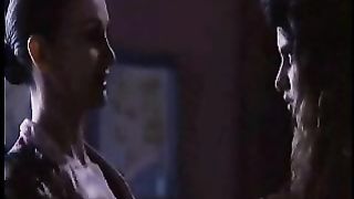 Schiava bionda viene frustata