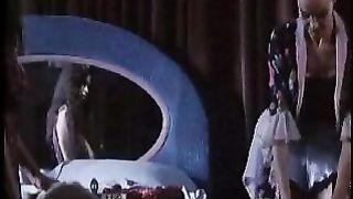 Schiava bionda viene frustata