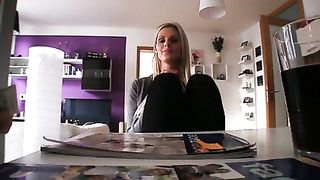 Aspirante segretaria succhia cazzi