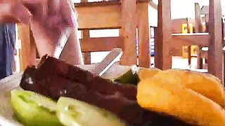 Anteprima del video: Barista porca rimorchiata da un turista