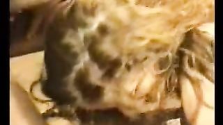 Iwia scopata sotto la doccia