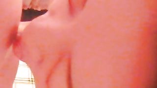 Asiatica succhia cazzo piccolo