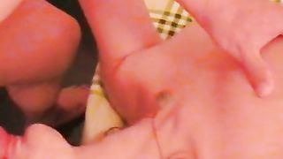 Asiatica succhia cazzo piccolo