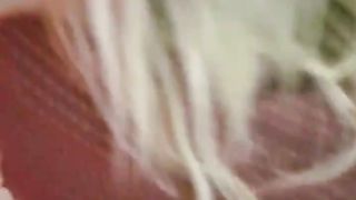 Biondina scopata da un cazzo nero nero