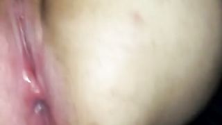 Inchiappettata a turno da 2 suoi amici