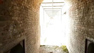 La mia cicciona mi sega e mi spompina al parco