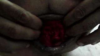 Mi fista ,mi scopa col culo aperto e mi sborra dentro