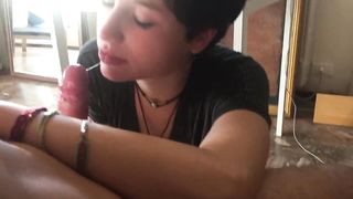 Sara mi succhia il cazzo dopo i compiti