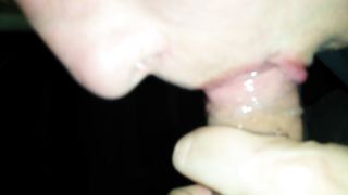 LE INONDO LA BOCCA DI SBORRA BOLLENTE