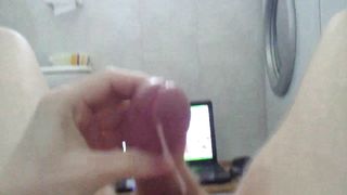 Schizzato addosso da solo