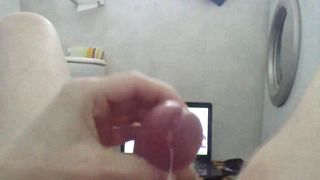 Schizzato addosso da solo