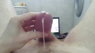 Anteprima del video: Schizzato addosso da solo