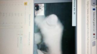 Amico Taurus sborra sulle foto di mia moglie