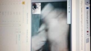 Amico Taurus sborra sulle foto di mia moglie