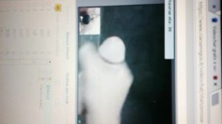 Amico Taurus sborra sulle foto di mia moglie