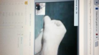 Amico Taurus sborra sulle foto di mia moglie