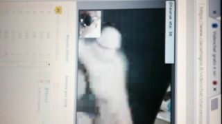 Amico Taurus sborra sulle foto di mia moglie