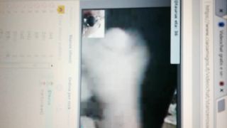 Amico Taurus sborra sulle foto di mia moglie